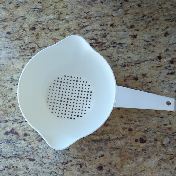 Vintage White Tupperware Colander/Strainer - Picture 2 of 6
